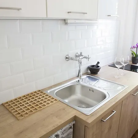 Taya Apartment
