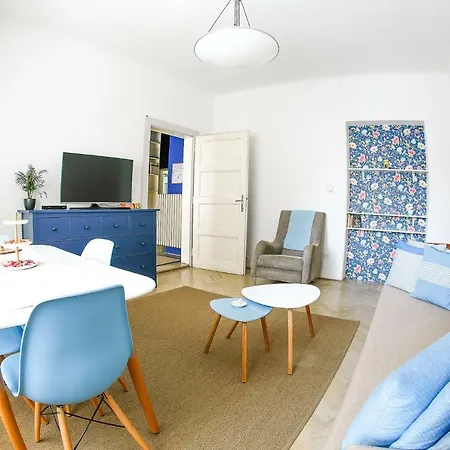 Taya Apartment *